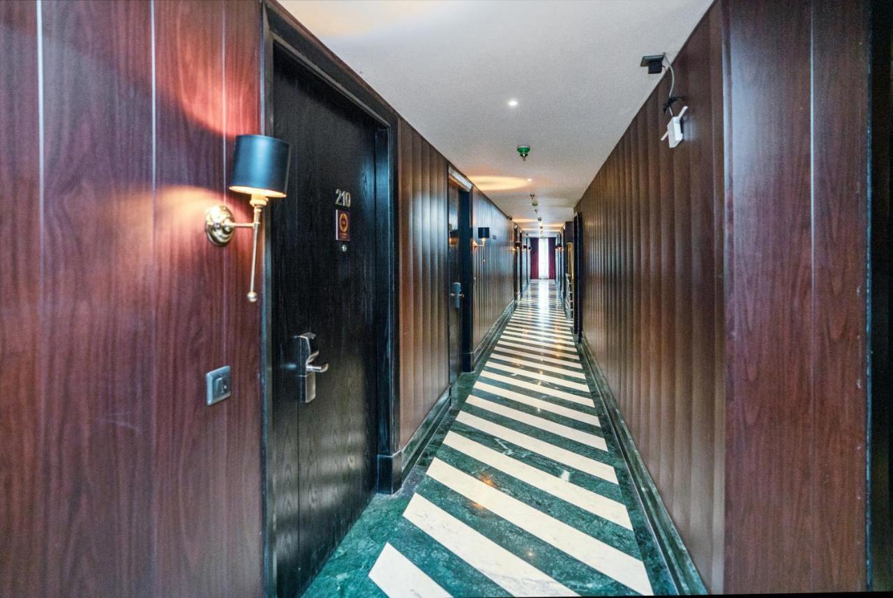Foxoso Hotel, Delhi Airport New Delhi